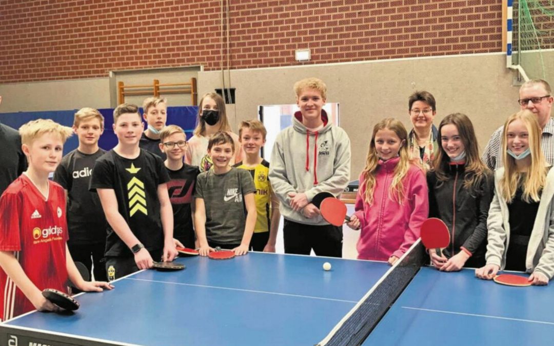 WZ-Plus: Felix Happ begeistert Kinder für Tischtennis